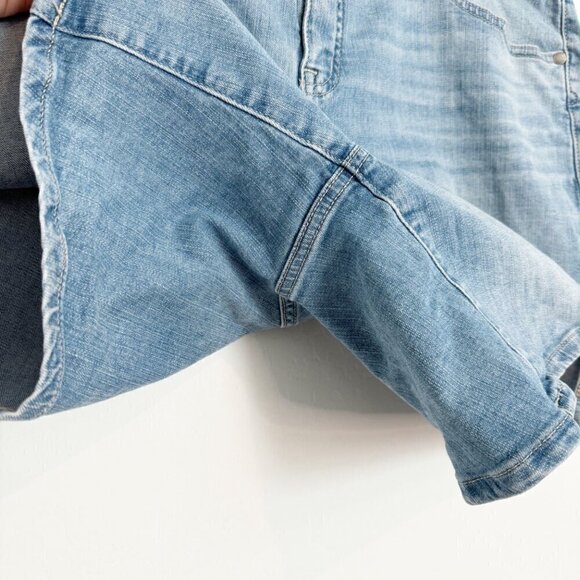 Torrid Denim Whiskered Bermuda Jean Shorts Pockets Summer Casual Light Wash 20 - Picture 5 of 8